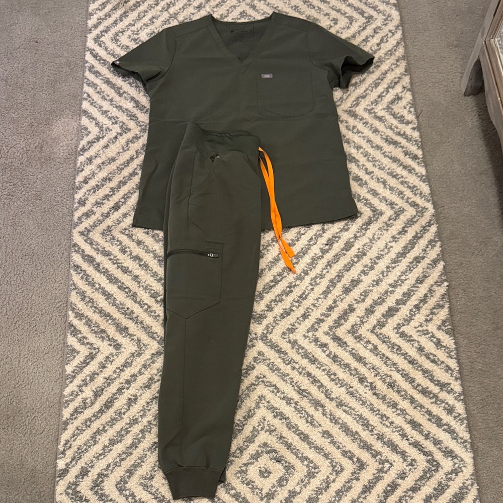 Women’s Olive Green Figs Scrub Set Sz Small